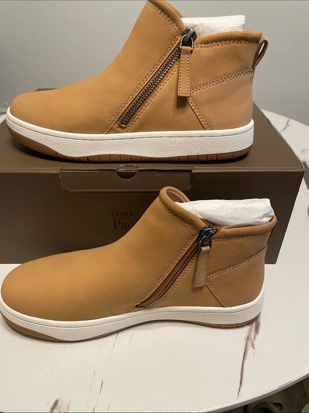 Paolo Glen Unisex Tan Chukka Boots with White Sole New in Box Sz 5M